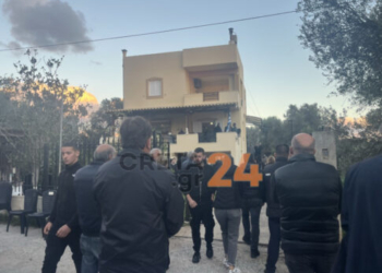 Στο Τυμπάκι η σορός του 19χρονου Ραφαήλ – Σπαρακτικές στιγμές στο σπίτι του