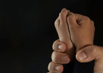 Στον εισαγγελέα σήμερα ο γνωστός τενόρος που κατηγορείται για ξυλοδαρμό του γιου του