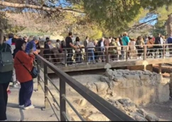 Συγκίνησαν το κοινό οι «Χαρτοδιαδρομές» στο ανάκτορο της Κνωσού