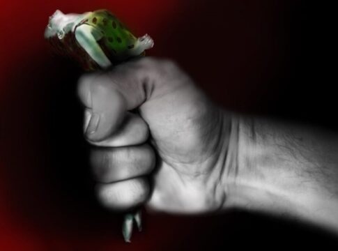 Συγκλονίζουν οι μαντινάδες για τη βία και τις γυναικοκτονίες