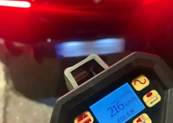 Συνελήφθησαν οδηγοί που έτρεχαν σε κεντρικούς δρόμους της Αθήνας με 179 και 216 χλμ