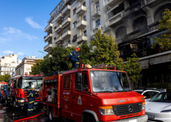 Θεσσαλονίκη: Πυρκαγιά σε διαμέρισμα - Δύο άτομα στο νοσοκομείο