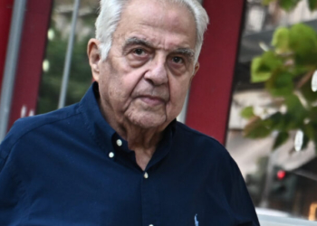 Θλίψη για τον θάνατο του Αλέκου Φλαμπουράρη - Ποιος ήταν ο αριστερός αγωνιστής και πολιτικός 