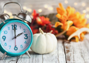 Τι συμβαίνει στο σώμα μας όταν τα ρολόγια «γυρίζουν πίσω» μία ώρα