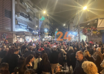 Το αδιαχώρητο στο κέντρο – Αντίστροφη μέτρηση για την φωταγώγηση του Χριστουγεννιάτικου Δέντρου