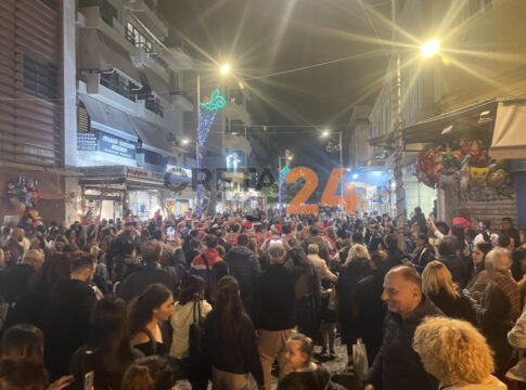 Το αδιαχώρητο στο κέντρο – Αντίστροφη μέτρηση για την φωταγώγηση του Χριστουγεννιάτικου Δέντρου