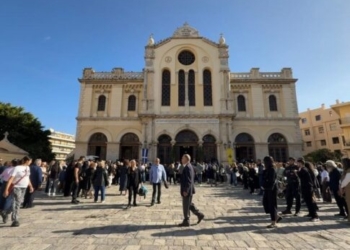 Το Ηράκλειο γιορτάζει: Πλήθος κόσμου στον Ιερό Μητροπολιτικό Ναό του Αγίου Μηνά – Φωτογραφίες