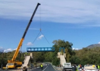 Τοποθετήθηκε η πρώτη μεταλλική πεζογέφυρα επί του ΒΟΑΚ – Φωτογραφίες