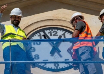 Τοποθετήθηκε το Ρολόι στο εμβληματικό μνημείο