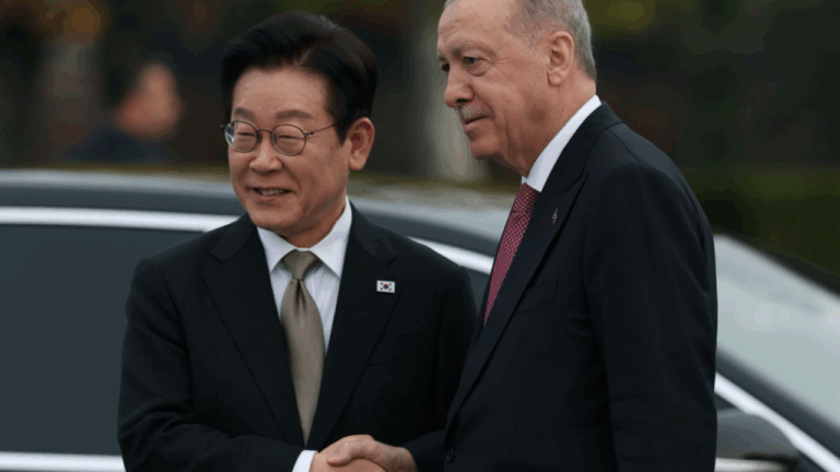 Τουρκία και Νότια Κορέα υπέγραψαν μνημόνιο συνεργασίας στην πυρηνική ενέργεια