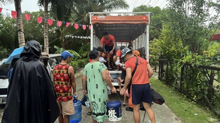 Τυφώνας Kalmaegi: Πλησιάζει τις Φιλιππίνες - Πάνω από 150.000 άνθρωποι απομακρύνθηκαν