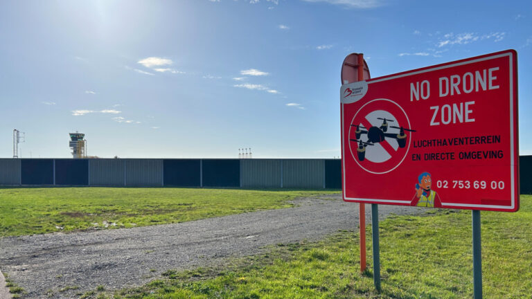 Βέλγος υπουργός Άμυνας: Οι θεάσεις τους αποτελούν μέρος «υβριδικής απειλής»