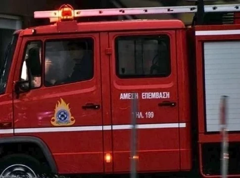 ΒΟΑΚ: Φορτηγό «τυλίχθηκε» στις φλόγες