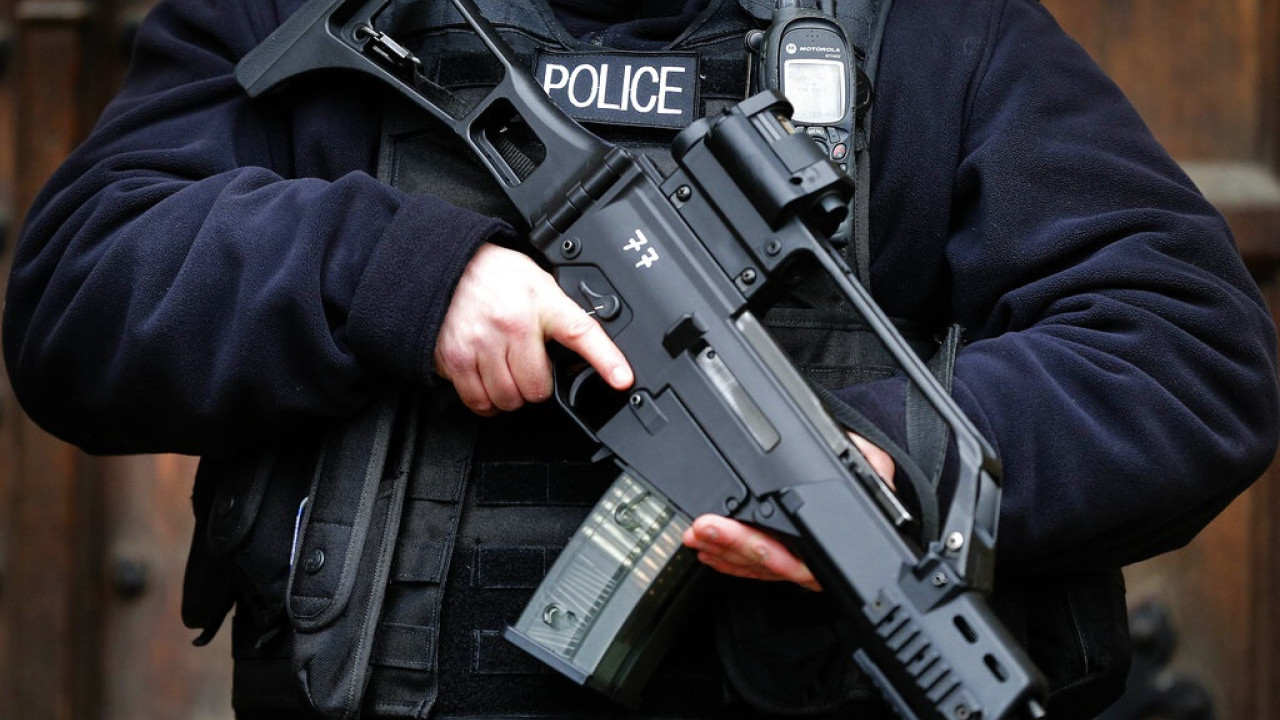 Βρετανία: Δέκα άνθρωποι μαχαιρώθηκαν μέσα σε τρένο