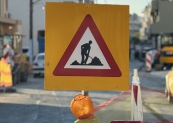 Ξεκίνησαν οι εργασίες για την ανακατασκευή των πεζοδρομίων στην οδό Γεωργιακάκη στα Λενταριανά
