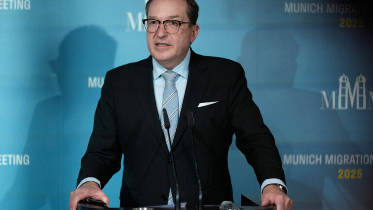 Υπέρ της στέρησης της υπηκοότητας υποστηρικτών της Χαμάς, ο υπουργός Εσωτερικών της Γερμανίας