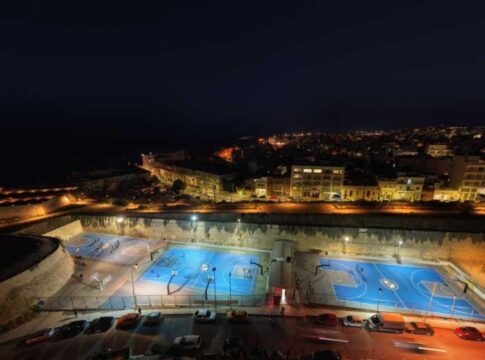 Υπέροχη η εικόνα από ψηλά στα ανακαινισμένα γήπεδα του ΟΦΗ στην Εφόδου – Δείτε βίντεο