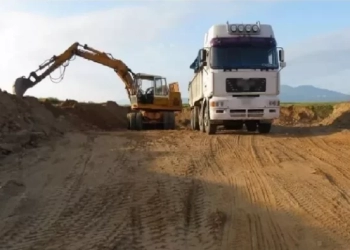 Ζευγάρι έσκαβε παράνομα σε περιοχή Natura για να βγάζει άμμο και χώμα