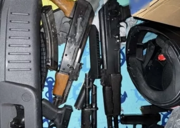 Αυτά είναι τα όπλα που εντοπίστηκαν στα Καλύβια - Το βαρύ ποινικό παρελθόν του 37χρονου