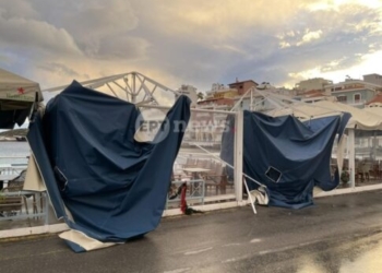 Άγιος Νικόλαος: Ριπές 10 μποφόρ ξήλωσαν τέντες, «σήκωσαν» τραπεζοκαθίσματα και το Χριστουγεννιάτικο δέντρο