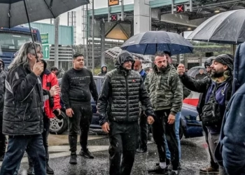 Αγρότες απέκλεισαν το ρεύμα προς Θεσσαλονίκη στα διόδια των Μαλγάρων-Αποκλεισμένοι Προμαχώνας, Εύζωνοι και Εξοχή