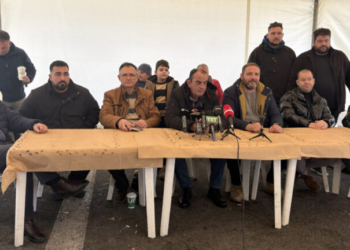 Αγρότες από Νίκαια: «Παραμένουμε στα μπλόκα, απέτυχε κάθε προσπάθεια κοινωνικού αυτοματισμού»