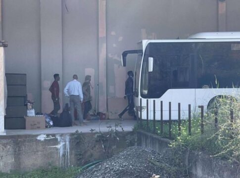 Aκόμα δύο διασώσεις με δεκάδες μετανάστες στη Γαύδο – Εκτός Κρήτης με σκάφος του Λιμενικού περίπου 400 άτομα