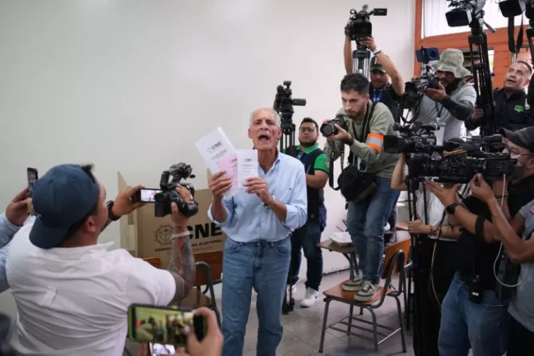 Αναδείχθηκε νικητής μετά τη χαοτική διαδικασία καταμέτρησης στις εκλογές στην Ονδούρα