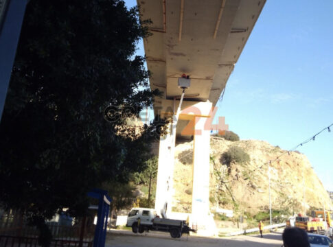 «Μπαλώνουν» τη γέφυρα του Παλαιοκάστρου μετά την αποκόλληση κομματιών