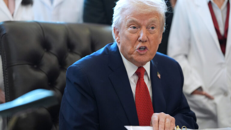 CBS News: Η κυβέρνηση Τραμπ επιδιώκει την ακύρωση χιλιάδων αιτημάτων ασύλου