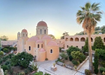 Χανιά: Αθώος ο ηγούμενος της Μονής Αγίας Τριάδος για συκοφαντική δυσφήμιση, απειλή και εξύβριση