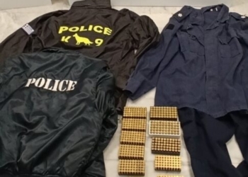 Χανιά: Εκατοντάδες σφαίρες και ρούχα με διακριτικά της ΕΛ.ΑΣ. και του Πολεμικού Ναυτικού είχε στο σπίτι του 53χρονος