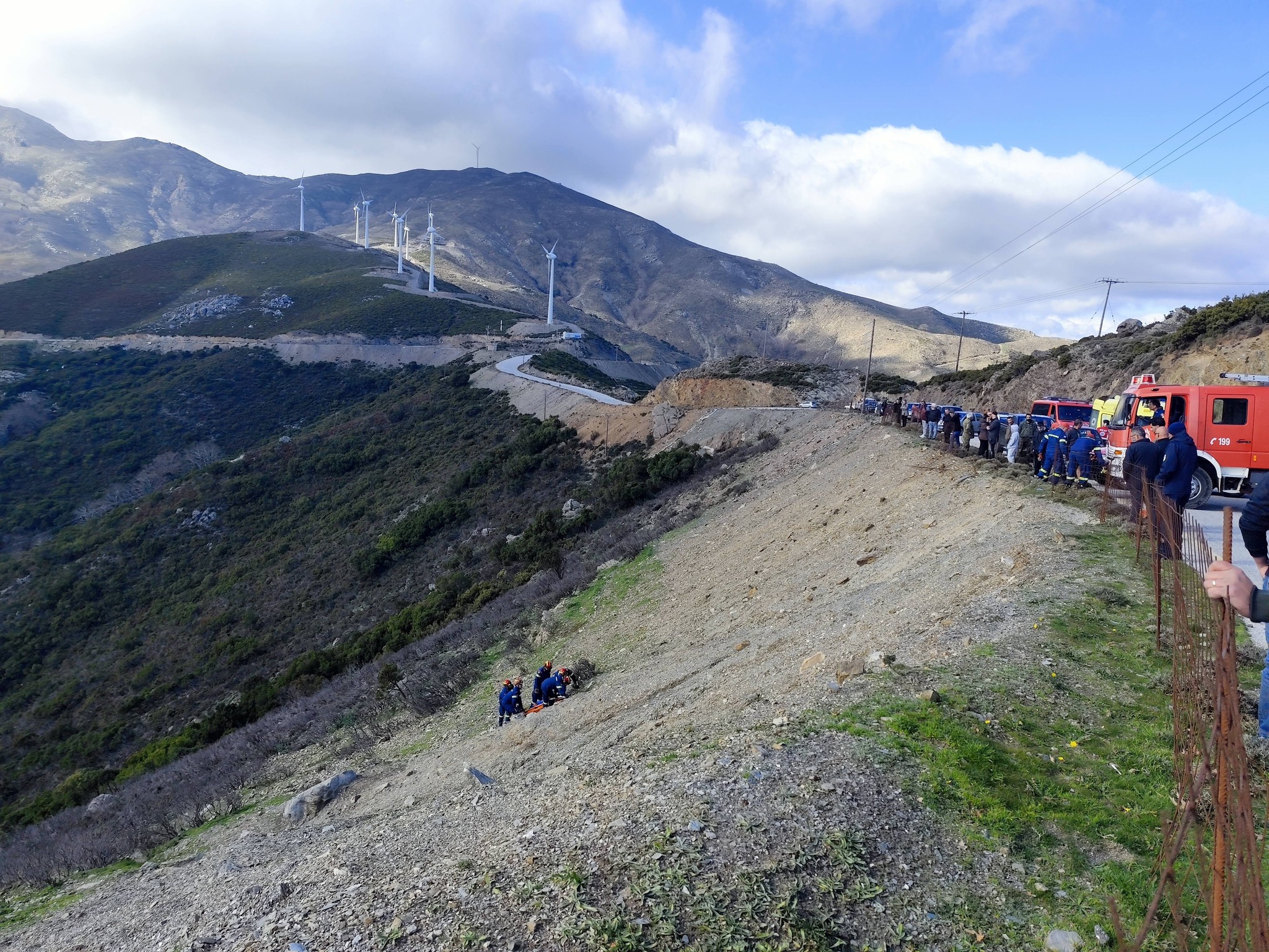 Μπορεί να είναι εικόνα τρένο, τελεφερίκ και βουνό