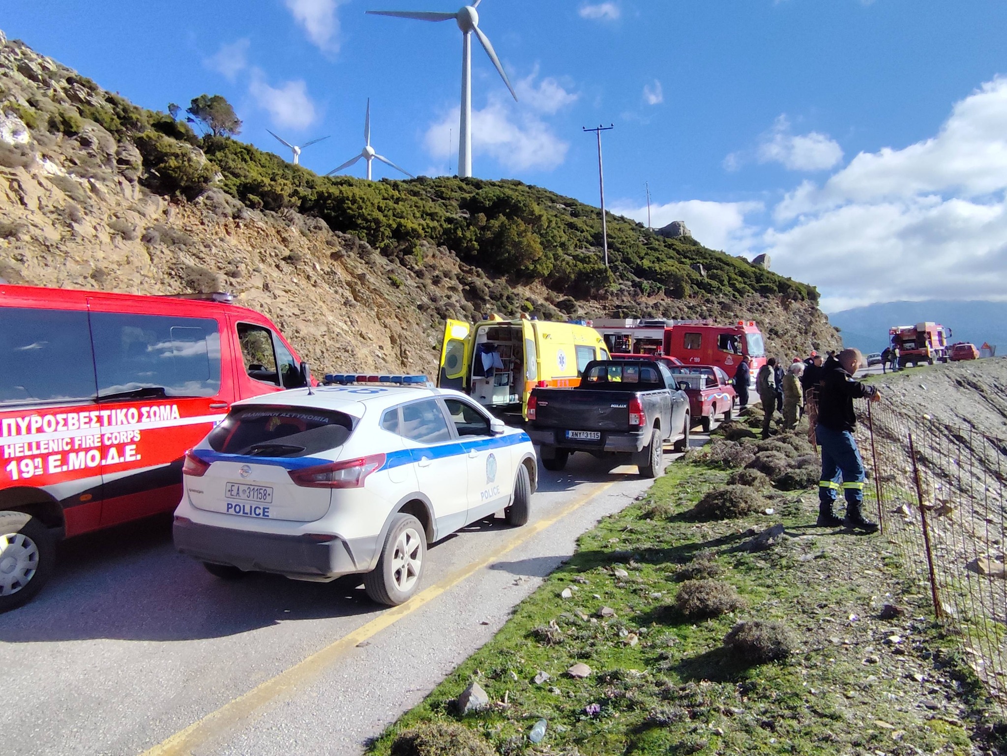 Μπορεί να είναι εικόνα ‎ασθενοφόρο, δρόμος, ανεμόμυλος και ‎κείμενο που λέει "‎ه1 ΠΥΡΟΣΒΕΣΤΙΚΟΣΩΜ! ΣΩΜΑ HELLENICFREMLE HELLENIC FIRE CORPS 199 Ε.ΜO.Δ.Ε. 訊 원금 သ EA3153- POLICE 間‎"‎‎