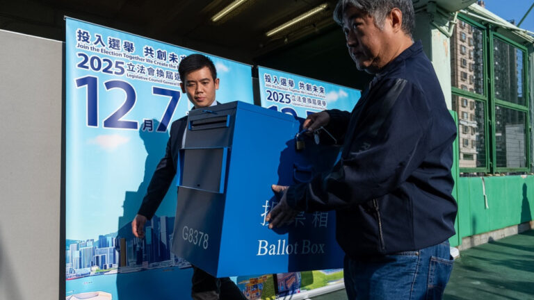 Χονγκ Κονγκ: Σε χαμηλό επίπεδο το ποσοστό συμμετοχής στις εκλογές στον απόηχο της πολύνεκρης πυρκαγιάς