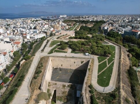 «Χριστούγεννα στην Πόλη 2025»: Drone show και μια μοναδική συναυλία σήμερα στα Ενετικά Τείχη