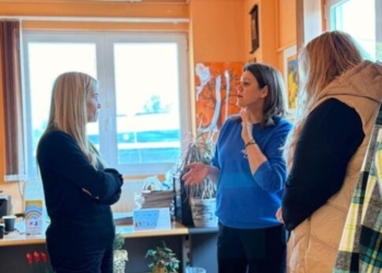 Χριστουγεννιάτικες επισκέψεις της Σέβης Βολουδάκη σε δομές κοινωνικής φροντίδας στα Χανιά