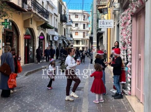 Χριστουγεννιάτικη ατμόσφαιρα στο Ρέθυμνο – Φωτογραφίες