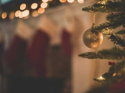 Χριστουγεννιάτικη φωταγώγηση στο Παραμυθοχωριό του Αϊ Βασίλη