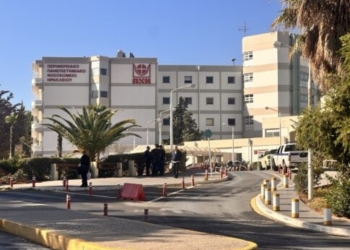 Χριστουγεννιάτικο πρωινό για τους νοσηλευτές που εφημέρευαν στο ΠΑΓΝΗ