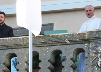 «Δίκαιη και διαρκής ειρήνη για την Ουκρανία» λέει ο Πάπας στη συνάντησή του με τον Ζελένσκι