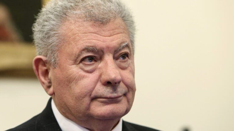 Δίκη για τον Σήφη Βαλυράκη: Ο αυτόπτης μάρτυρας αναγνώρισε τους δύο ψαράδες - Πώς περιέγραψε την επίθεση