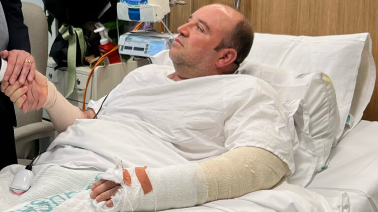 Δωρεά 1,65 εκατ. δολαρίων από τους Αυστραλούς στον Σύρο ήρωα της παραλία Μποντάι - Βίντεο