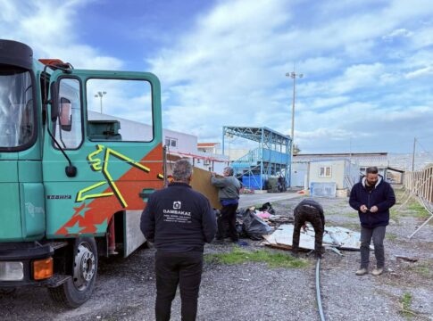 ΕΑΚΗ: Καθάρισαν τον περιβάλλοντα χώρο του κολυμβητηρίου