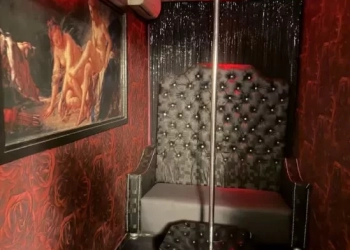 Έφοδος του «ελληνικού FBI» σε 2 καταστήματα stripshow στην Καλλιθέα: 5 συλλήψεις - Δείτε βίντεο