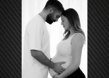 Έγκυος η Άννα Κορακάκη, ανακοίνωσε ότι περιμένει το πρώτο της παιδί με τον σύζυγό της