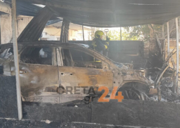 Eικόνες καταστροφής από πυρκαγιά σε πάρκινγκ στα Χανιά – Ζημιές σε διαμερίσματα, κάηκαν οχήματα