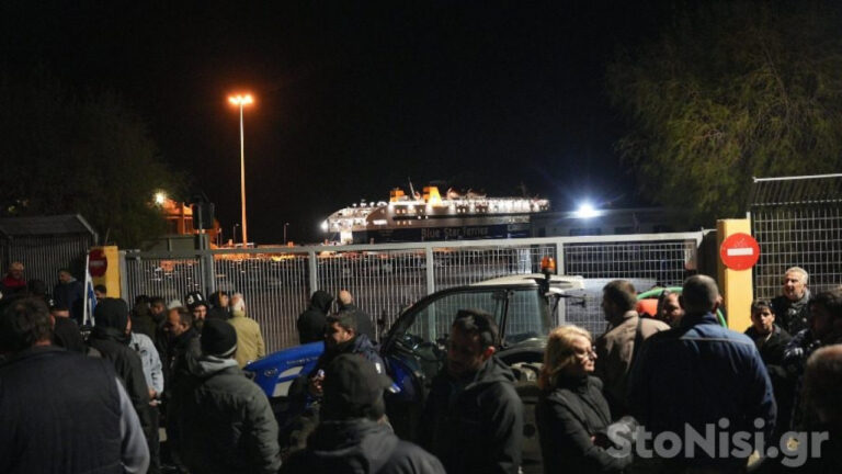 Έκλεισαν το λιμάνι της Μυτιλήνης οι αγρότες - Χωρίς επιβάτες και οχήματα αναχώρησε το «Διαγόρας»