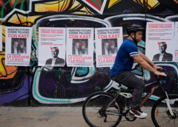 'Ενας ακροδεξιός και μια κομμουνίστρια αναμετρώνται στον δεύτερο γύρο των προεδρικών εκλογών στη Χιλή