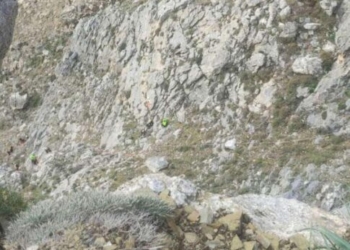 Επιχείρηση διάσωσης στα Αστερούσια: Χωρίς τις αισθήσεις του ανασύρθηκε ο 40χρονος από το Ηράκλειο